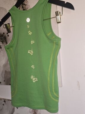 🦋 Rare Lululemon Butterfly Green Tank Top With Contrasting Stitching - 6
